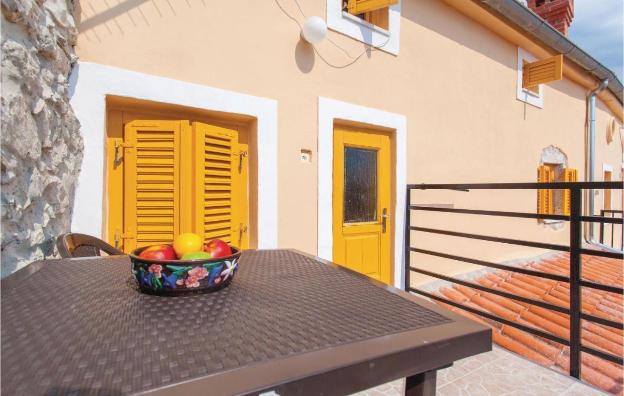 1 Bedroom Beautiful Apartment In Omišalj Dış mekan fotoğraf