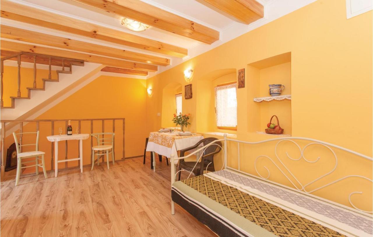 1 Bedroom Beautiful Apartment In Omišalj Dış mekan fotoğraf