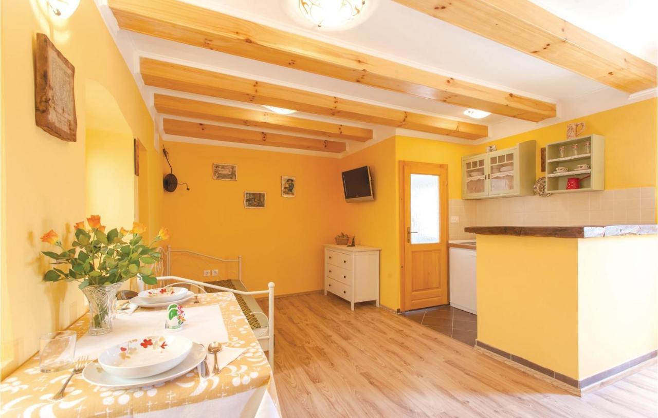1 Bedroom Beautiful Apartment In Omišalj Dış mekan fotoğraf